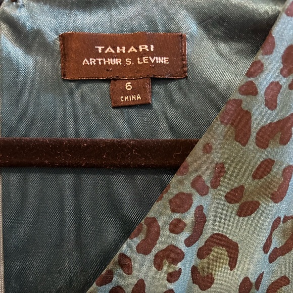 Leopard style “bluish green” and black print dress, Tahari by Arthur S. Levine. - Picture 5 of 5